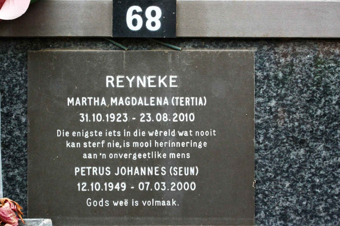 REYNEKE Petrus Johannes 1949-2000 &amp; Martha Magdalena 1923-2010