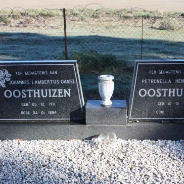 OOSTHUIZEN Johannes Lambertus Daniel 1911-1994 &amp; Petronella Hendrina 1920-