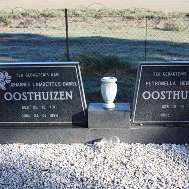 OOSTHUIZEN Johannes Lambertus Daniel 1911-1994 &amp; Petronella Hendrina 1920-