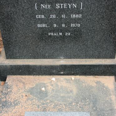 MUIR Susanna C.L. neé STEYN 1882-1970 :: MUIR Else neé PIROW 1920-1956