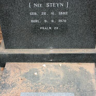 MUIR Susanna C.L. neé STEYN 1882-1970 :: MUIR Else neé PIROW 1920-1956