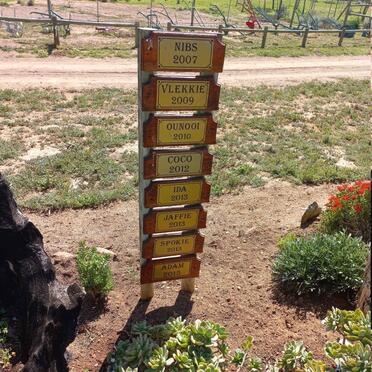 Western Cape, ROBERTSON district, McGregor, Vrolykheid 135_4, Eseltjierus Donkey Sanctuary, Memorials