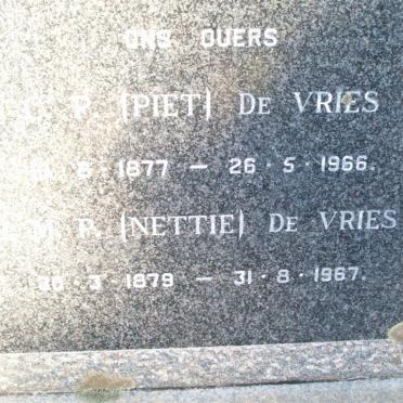 VRIES P., de 1877-1966 &amp; P. 1879-1967