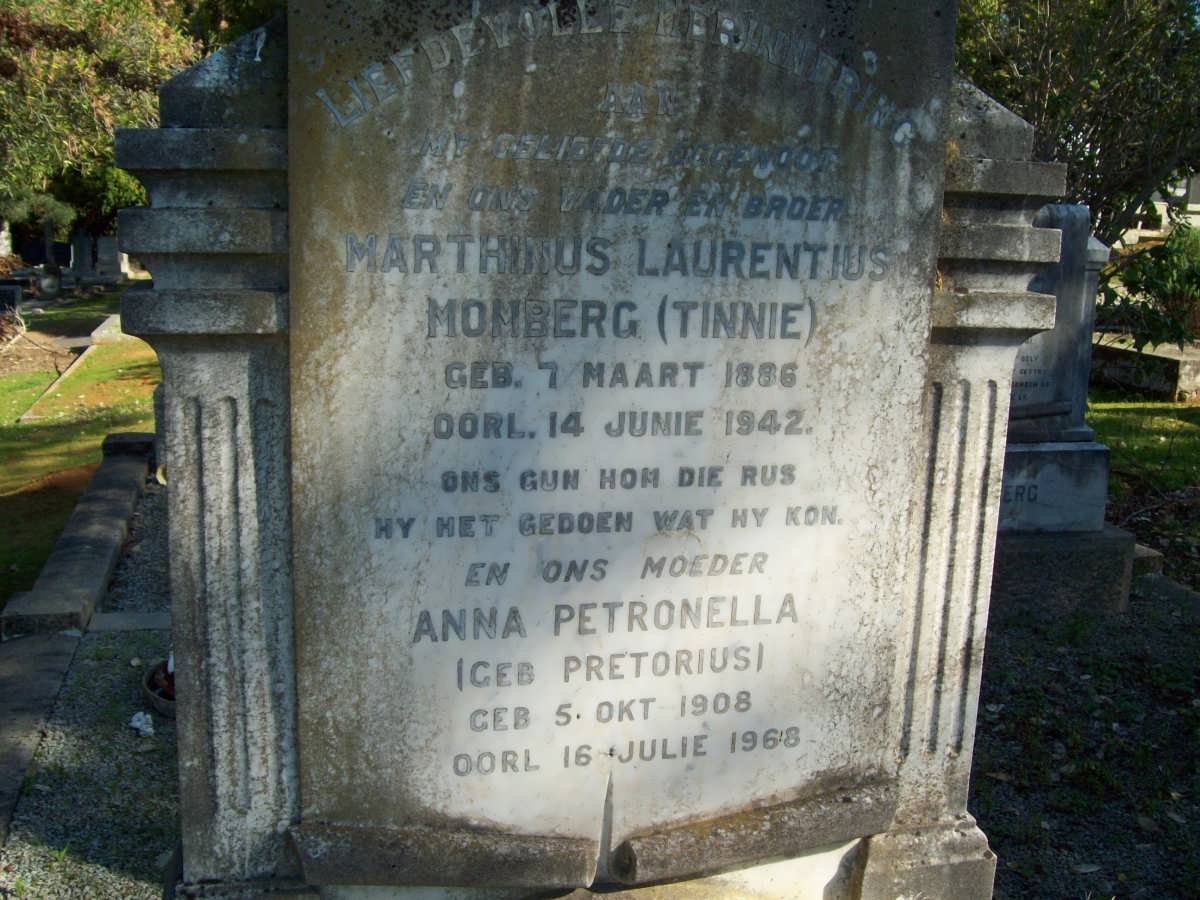 MOMBERG Marthinus Laurentius 1886-1942 &amp; Anna Petronella PRETORIUS 1908-1968