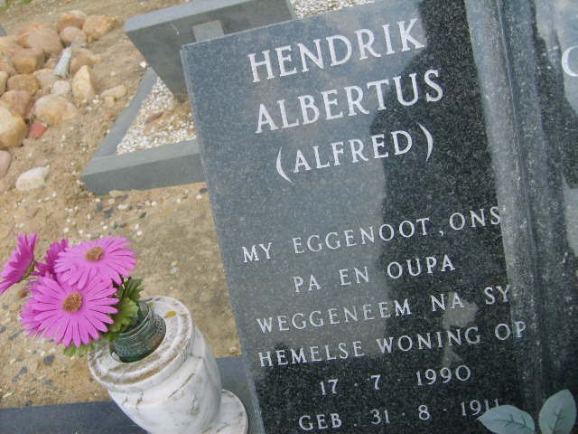 ?? Hendrik Albertus 1911-1990 &amp; Johanna Catharina CROUS 1914-2009