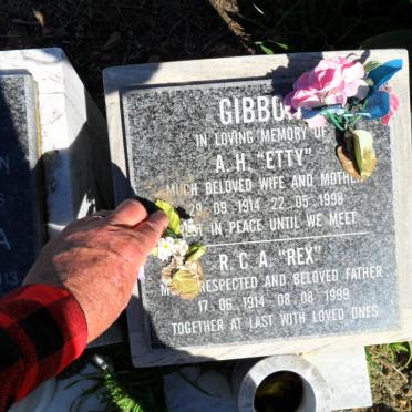 GIBBON R.C.A. 1914-1999 &amp; A.H. 1914-1998