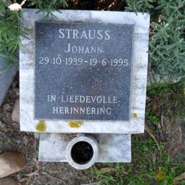 STRAUSS Johann 1939-1995