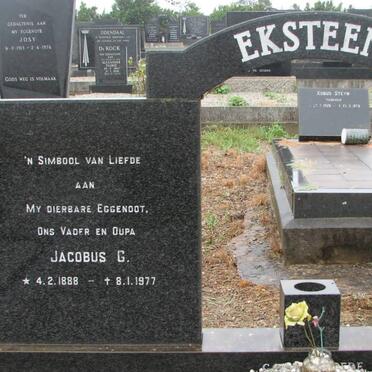 EKSTEEN Jacobus G. 1888-1977 &amp; Elizabeth M.J. DU TOIT 1898-1979
