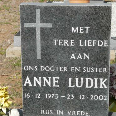 LÜDIK Anne 1973-2002