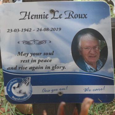 ROUX Hennie, le 1942-2019