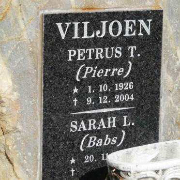 VILJOEN Petrus T. 1926-2004 &amp; Sarah L. ?-
