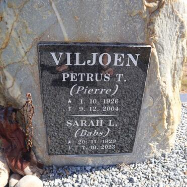 VILJOEN Petrus T. 1926-2004 & Sarah L. 1929-2023