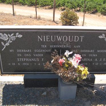 NIEUWOUDT Stephanus F. 1901-1987 &amp; Catharina A.J.E. 1908-1995