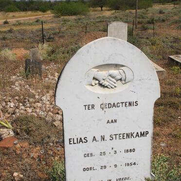 Western Cape, VANRHYNSDORP district, Vanrhyns Pass, Vier Fontein 240_2, farm cemetery