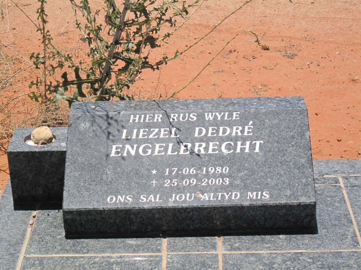 ENGELBRECHT Liezel Dedré 1980-2003