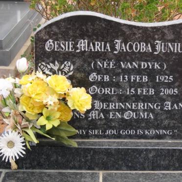 JUNIUS Gesie Maria Jacoba nee VAN DYK 1925-2005