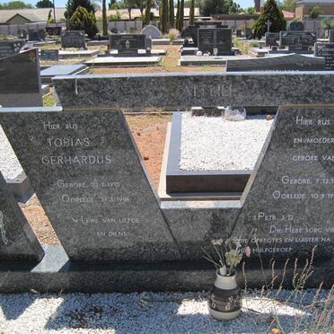 LILL Tobias Gerhardus, van 1915-1996 &amp; Ella  VAN ZYL 1932-1985