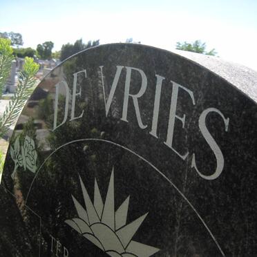 VRIES Hendrik A., de 1901-1981 &amp; ?na M. 1904-