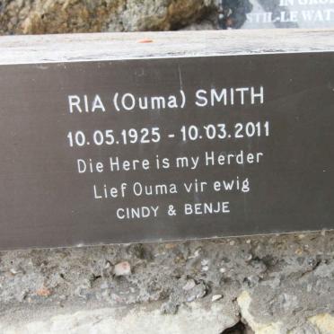 SMITH Ria 1925-2011