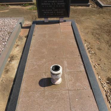 PIENAAR Nicolaas E. 1912-1992 &amp; Rowena A.S. 1922-1988