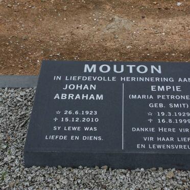 MOUTON Johan Abraham 1923-2010 &amp; Maria Petronella SMIT 1929-1999