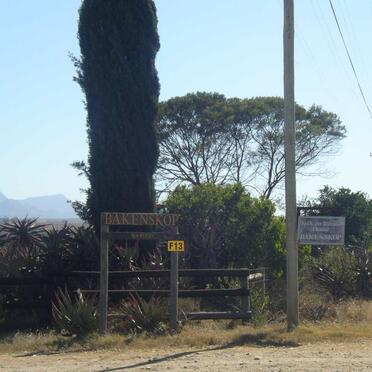 Western Cape, RIVERSDALE district, Klein Palmiet Rivier 213, farm cemetery