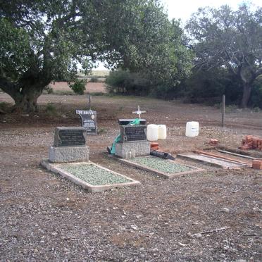 Western Cape, RIVERSDALE district, Melkhoutekraal 416, farm cemetery_2