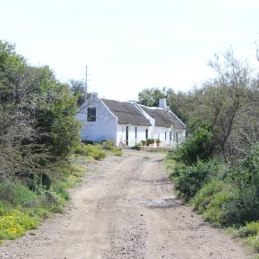 Western Cape, SWELLENDAM district, Uitvlucht 17, Warmwaterberg farm cemetery