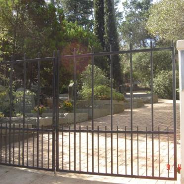 05. Entrance to the German section of the cemetery