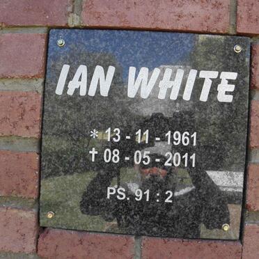 WHITE Ian 1961-2011