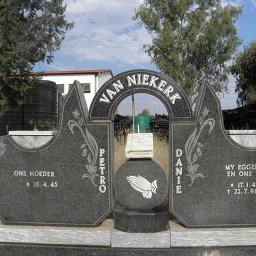 NIEKERK Danie, van 1943-1991 &amp; Petro 1945-