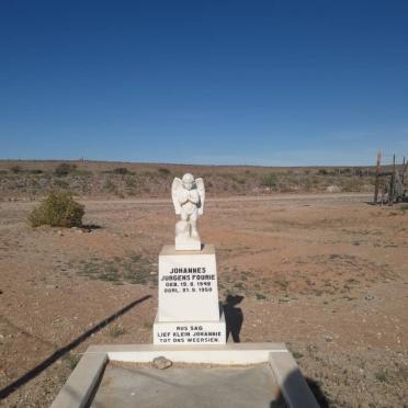 Namibia, KARAS region, B4 tussen Aus en Goageb, Weltevrede, enkelgraf