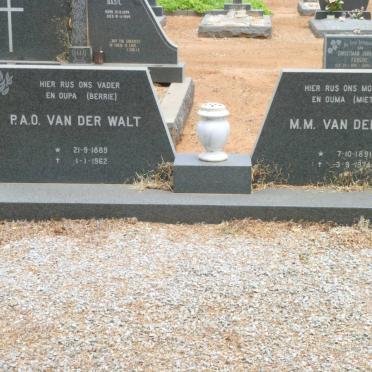 WALT P.A.O., van der 1889-1962 &amp; M.M. 1891-1974