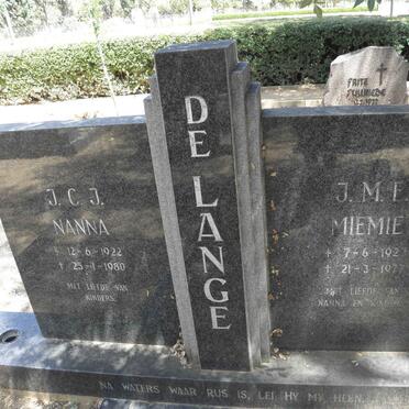 LANGE J.C.J., de 1922-1980 &amp; J.M.E. 192?-1977