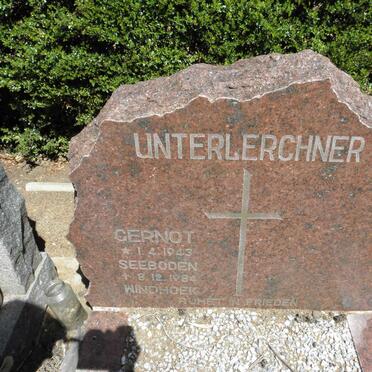 Un - Surnames beginning with the letters Un