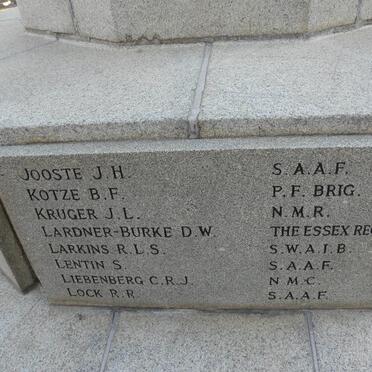 08. War Memorial 