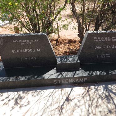 STEENKAMP Gerhardus M. 1915- & Janetta S.C. 1920-1988