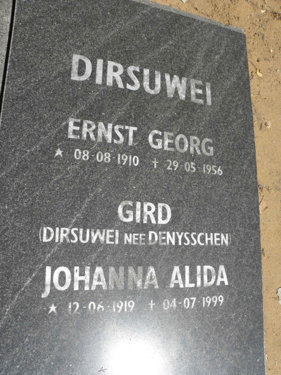 DIRSUWEI Ernst Georg 1910-1956 &amp; Johanna Alida GIRD voorh. DIRSUWEI nee DENYSSCHEN 1919-1999