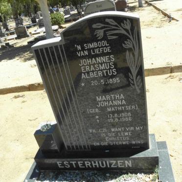 ESTERHUIZEN Johannes Erasmus Albertus 1895- &amp; Martha Johanna MATHYSER 1908-1986