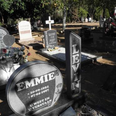 LEVIN Emmie 1954-1997