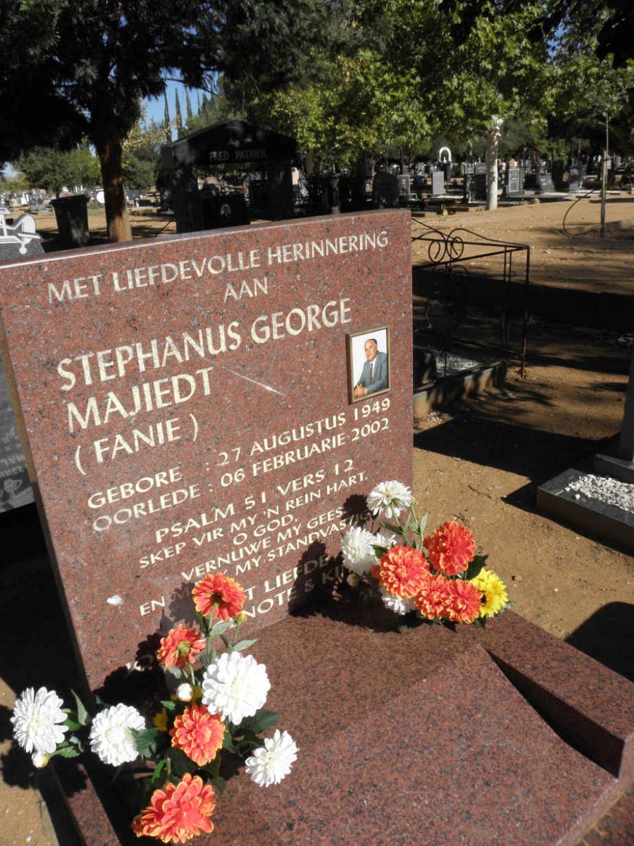 MAJIEDT Stephanus George 1949-2002