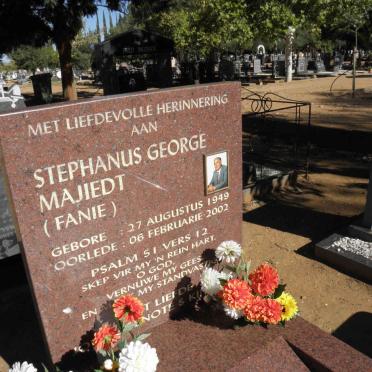 MAJIEDT Stephanus George 1949-2002