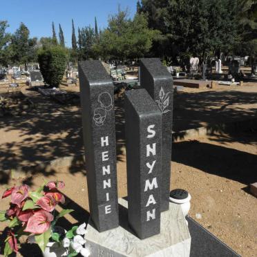 SNYMAN Hennie 1942-1998
