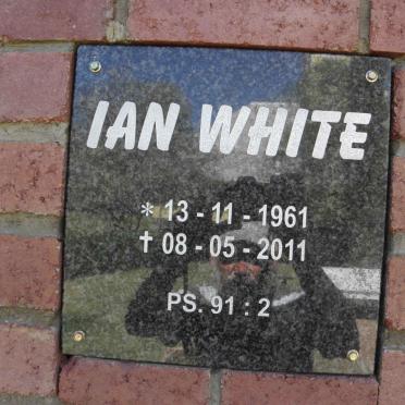 WHITE Ian 1961-2011