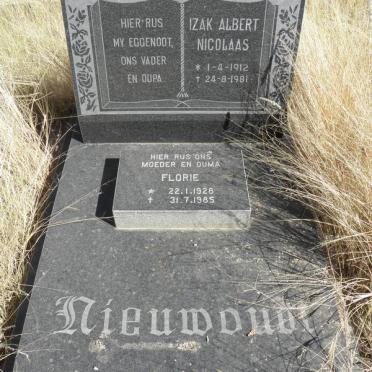 NIEUWOUDT Izak Albert Nicolaas 1912-1981 &amp; Florie 1928-1985