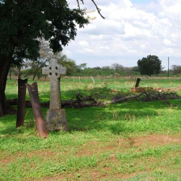 Zambia, Southern Province, Mazabuka, Sikalozia Ranch, Single grave